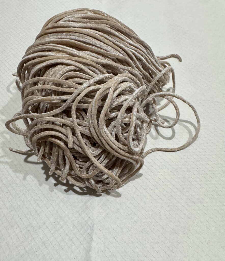特注麺(アサイー麺)・切刃24番
茹で時間1分〜1分30秒